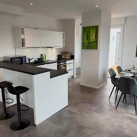 Luxus-penthouse Mit Terrasse & Klima Lägenhet